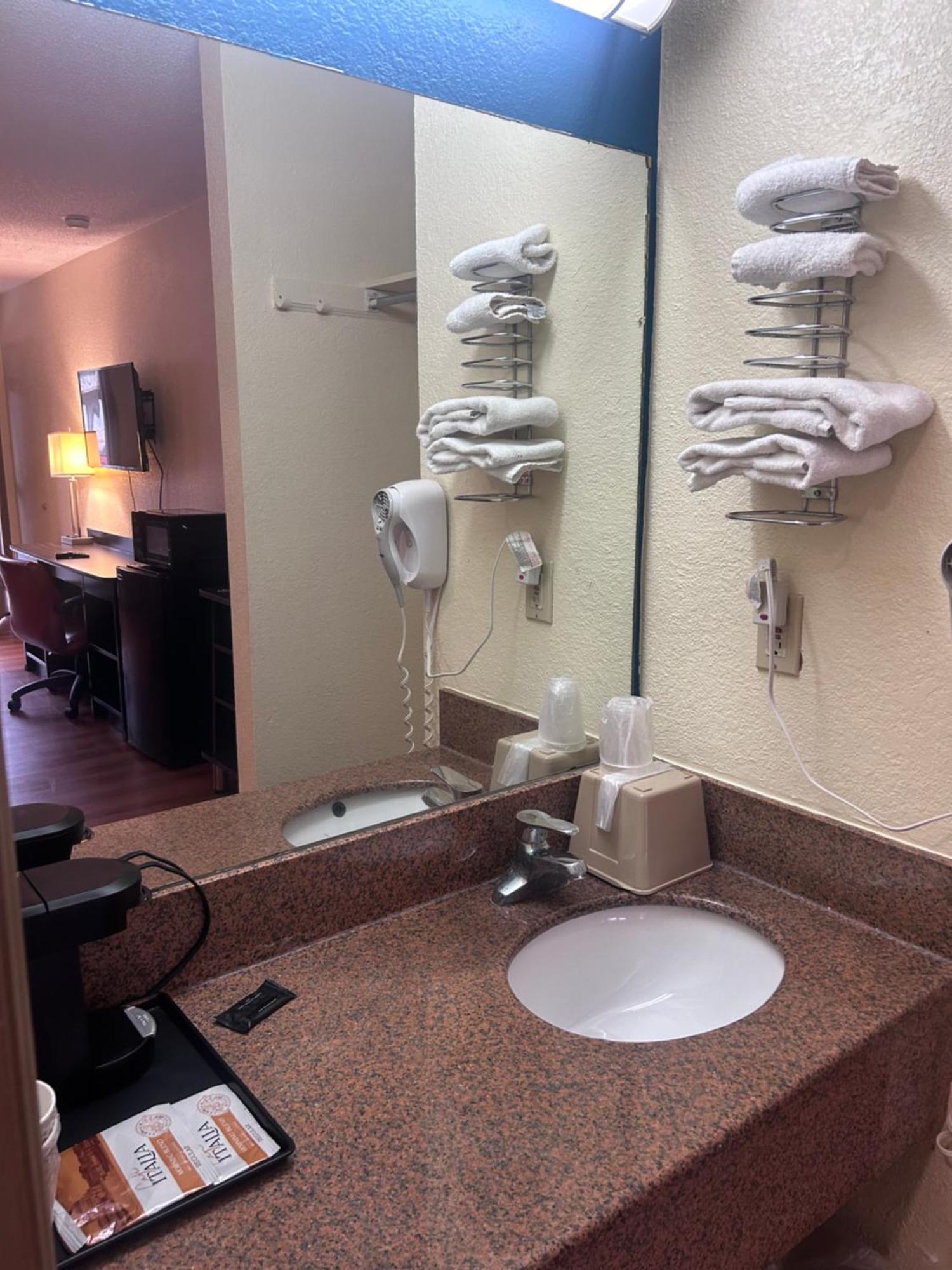 Americas Best Value Inn Dayton Esterno foto